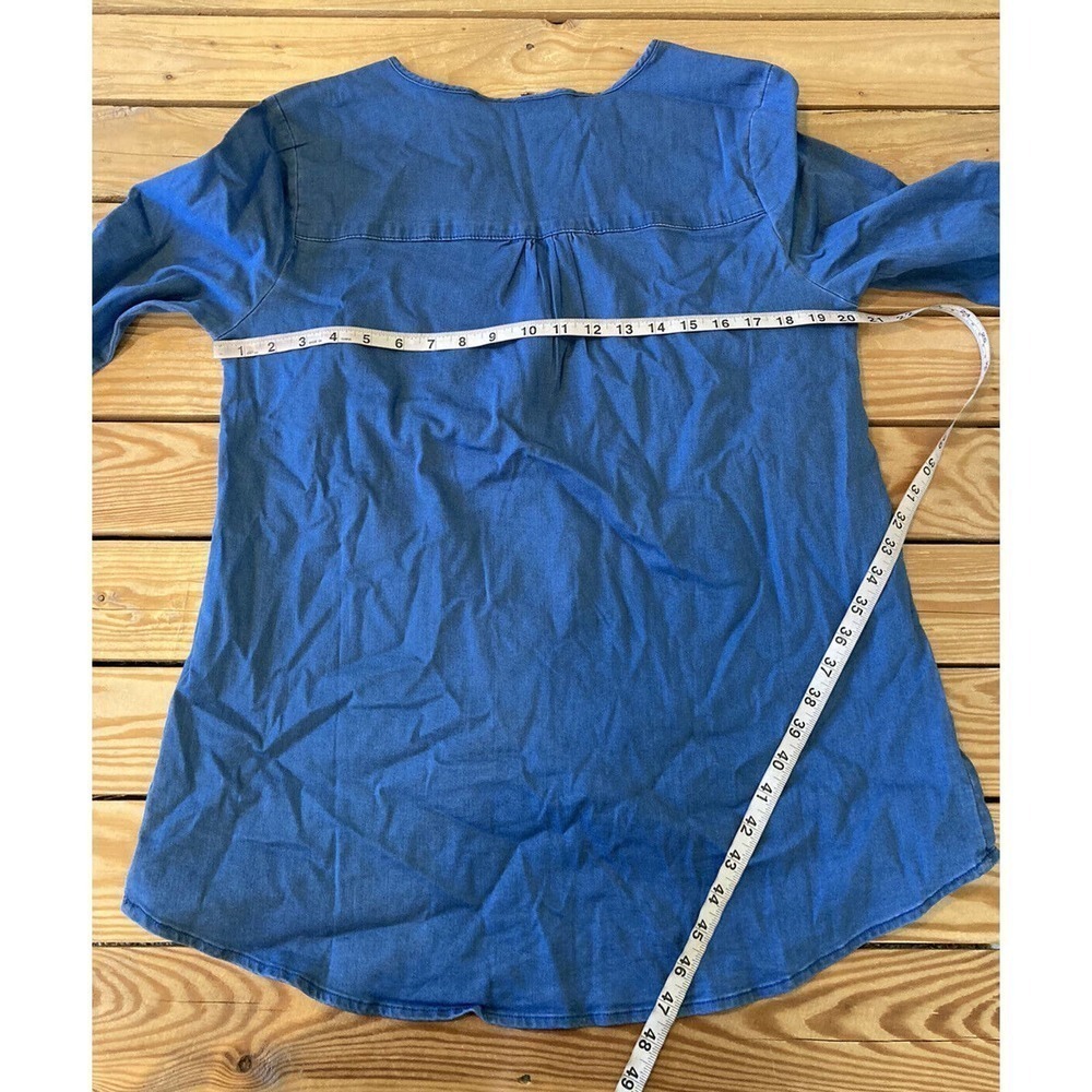 NEW Belle By Kim Gravel Denim Shirt Size Small Women’s Blue Asymmetric Hem - Picture 6 of 8